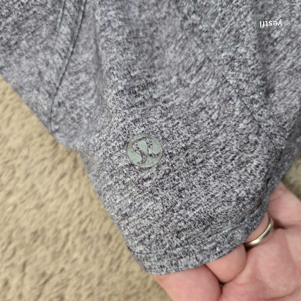 Lululemon Tracker Short IV (4 way stretch 4") size 2 gray black - Picture 6 of 6